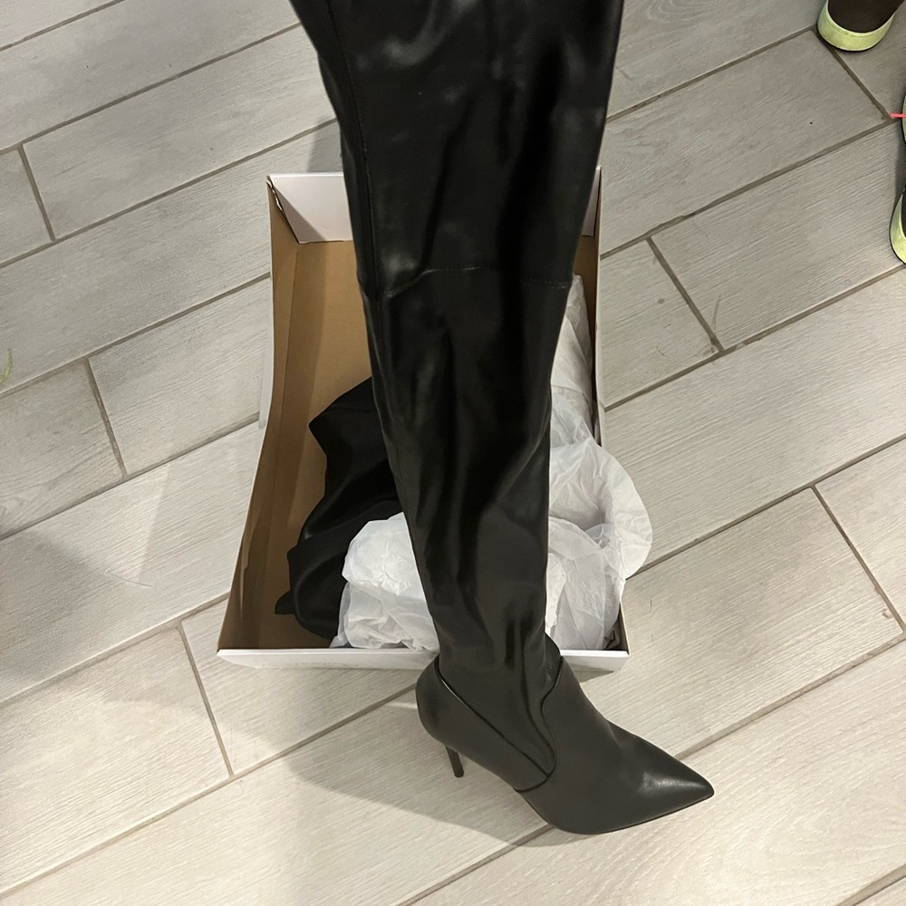 Size 8 Steve Madden knee high heel boots obo